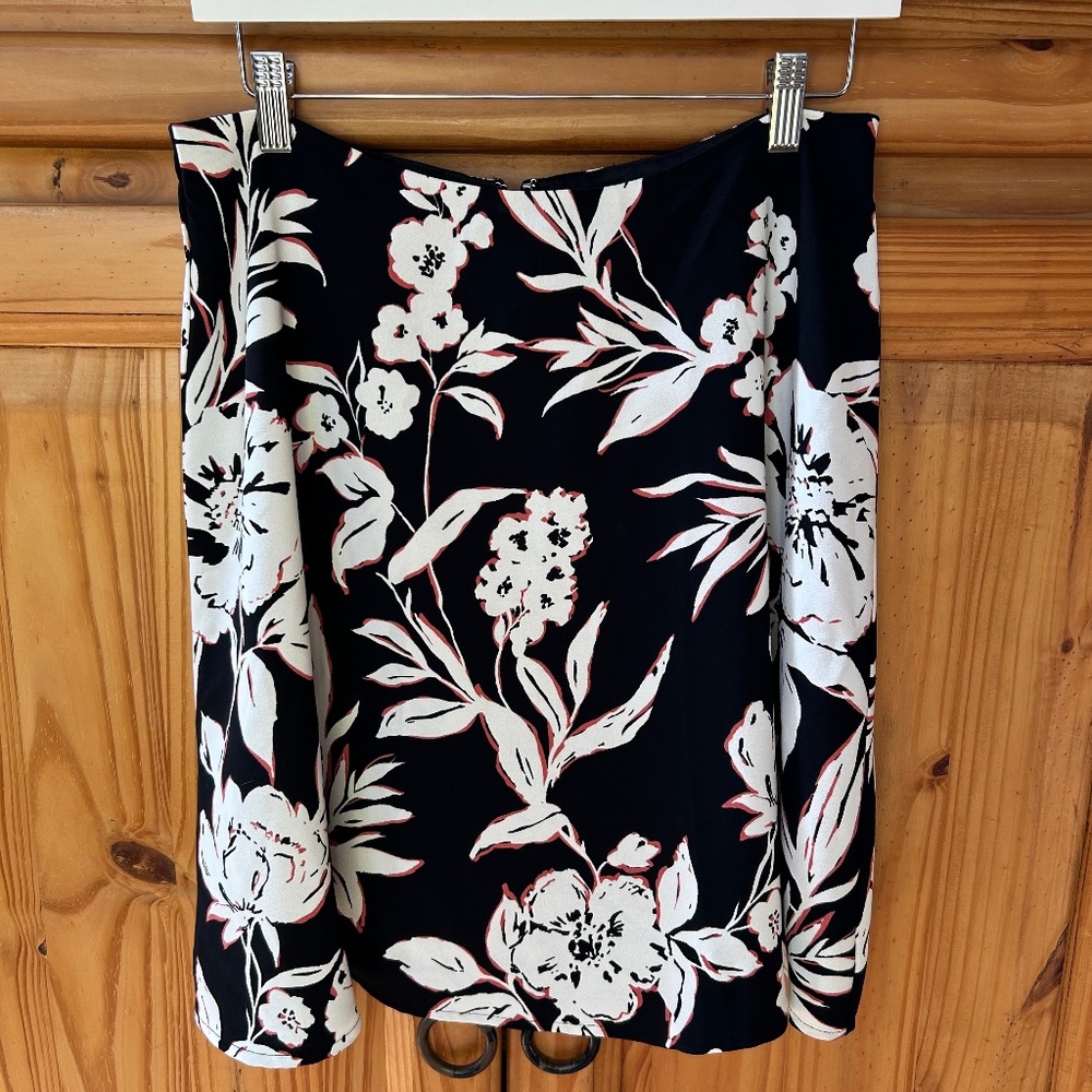 NWT‎ White House Black Market Skirt Mini Black and White Floral Women's Size 8